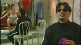 بلوند کنار عکس کس و  ...