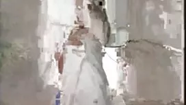 به همسرش دهاني در سط ...