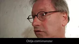 بلوند عاطفی در کرست  ...