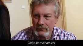 سبزه جوان دوست دارد  ...